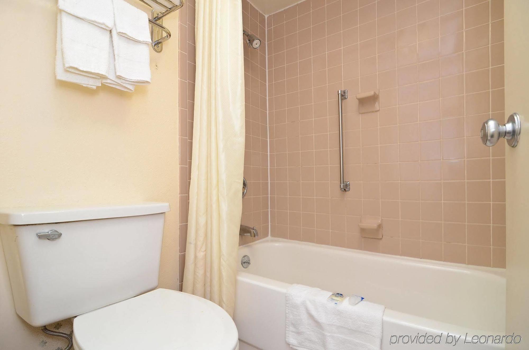 Rodeway Inn Nashville Room photo